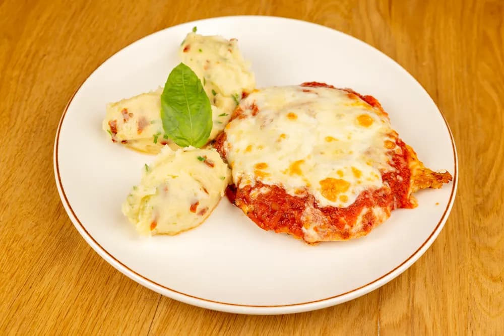 Pollo alla Parmigiana și piure de cartofi cu roșii uscate