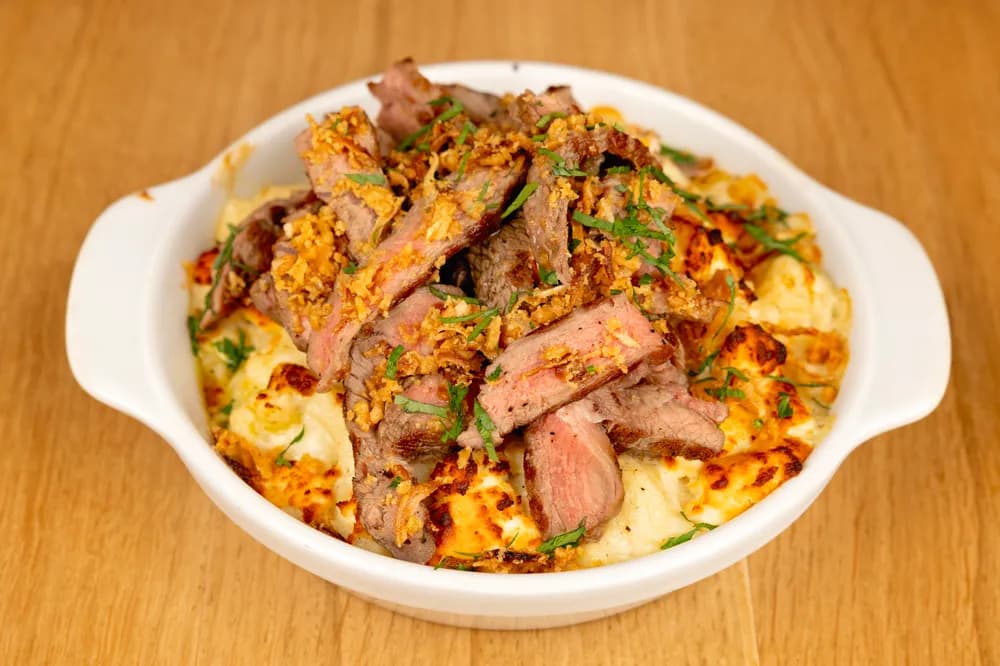 Spätzle cu scamone de vită, brânză de burduf și ceapă crocantă